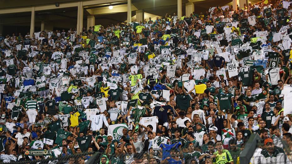 Torcedores do Palmeiras durante o jogo contra o Vitória, no Pacaembu