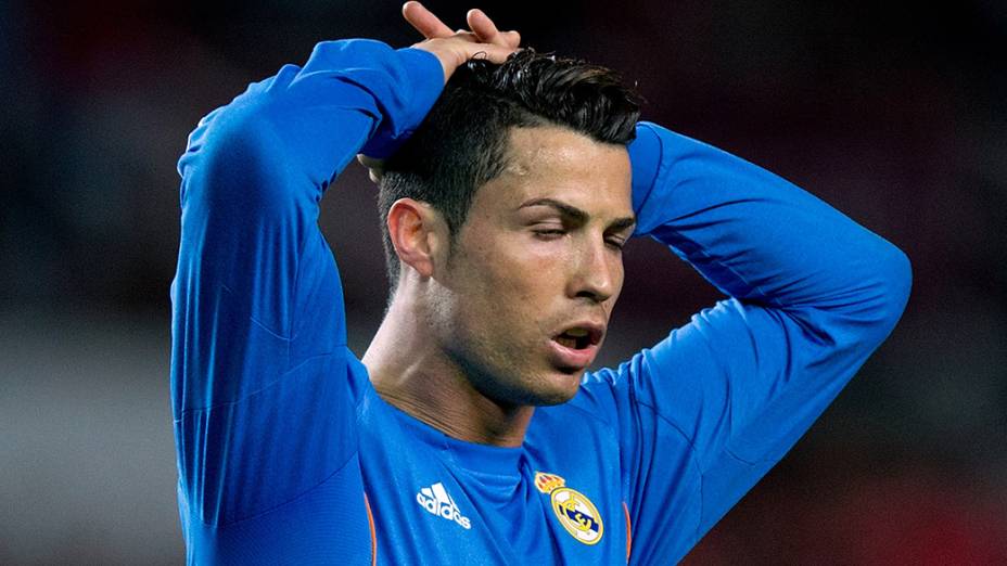 Cristiano Ronaldo lamenta chance perdida na partida entre Real Madrid e Sevilla pelo campeonato espanhol