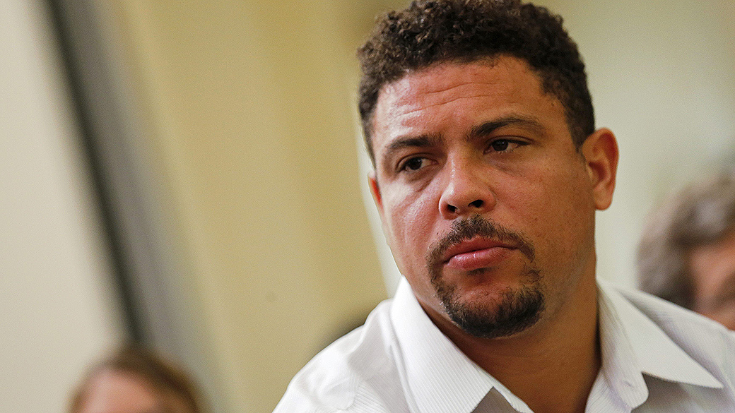 O ex-jogador e membro Comitê Organizador Local, Ronaldo, durante coletiva para discutir a Copa das Confederações e os últimos preparativos para a Copa do Mundo no Brasil