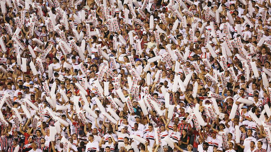 Torcida comemora a vitória do São Paulo sobre a Ponte Preta, em partida válida pela 20ª rodada do Campeonato Brasileiro, no retorno do técnico Muricy Ramalho ao comando da equipe