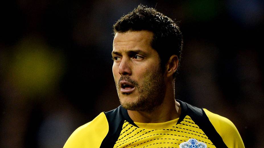 Júlio César com a camisa do Queens Park Rangers