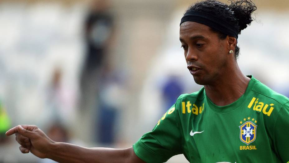 Ronaldinho Gaúcho durante treino da seleção brasileira no estádio do Mineirão antes do amistoso contra o Chile