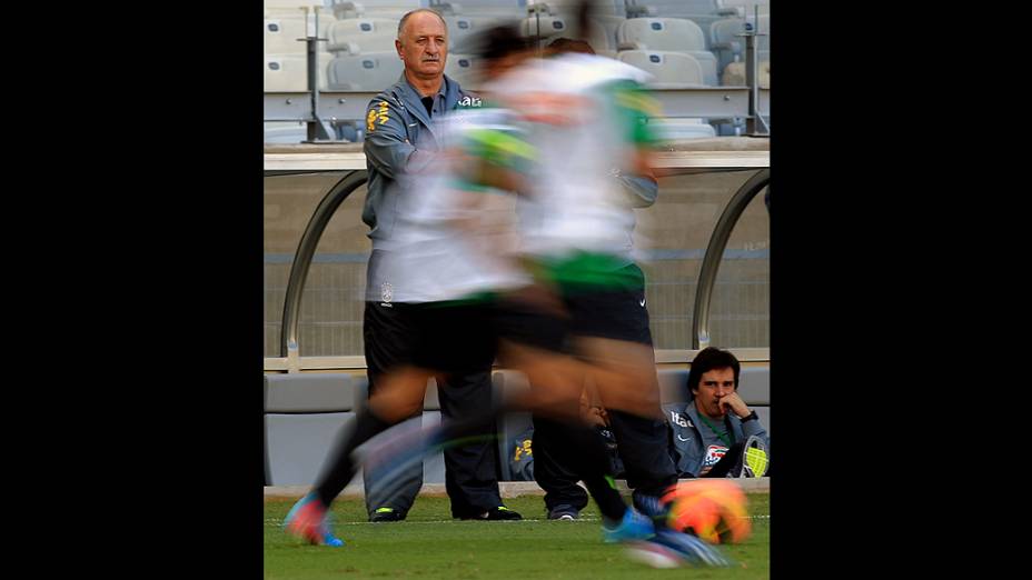 Felipão comanda treino da seleção brasileira no estádio do Mineirão antes do amistoso contra o Chile