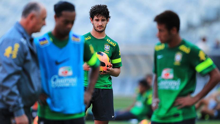 Alexandre Pato durante treino da seleção brasileira no estádio do Mineirão antes do amistoso contra o Chile