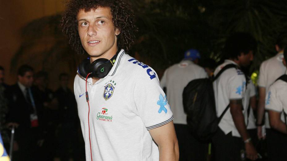 David Luiz na chegada a São Paulo na noite de quinta-feira