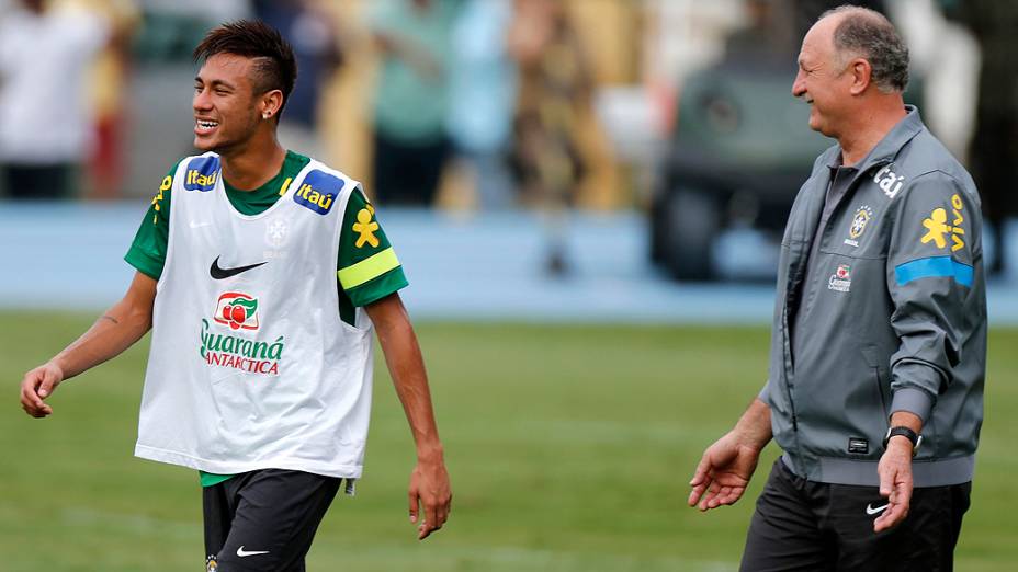 Neymar e Felipão durante treino da seleção brasileira antes do amistoso contra a Inglaterra 