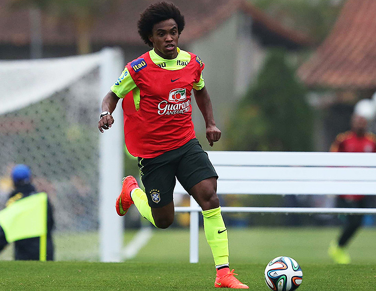 Willian atuou entre os reservas no treino da seleção brasileira