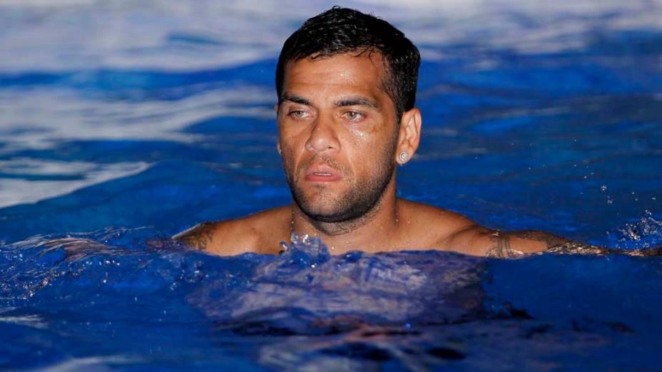 Daniel Alves no treino da Seleção Brasileira antes do amistoso contra a Suíça