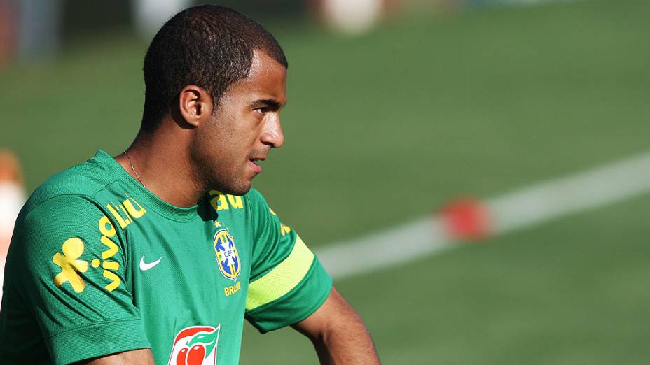 Lucas durante os treinos da seleção brasileira, em Goiânia