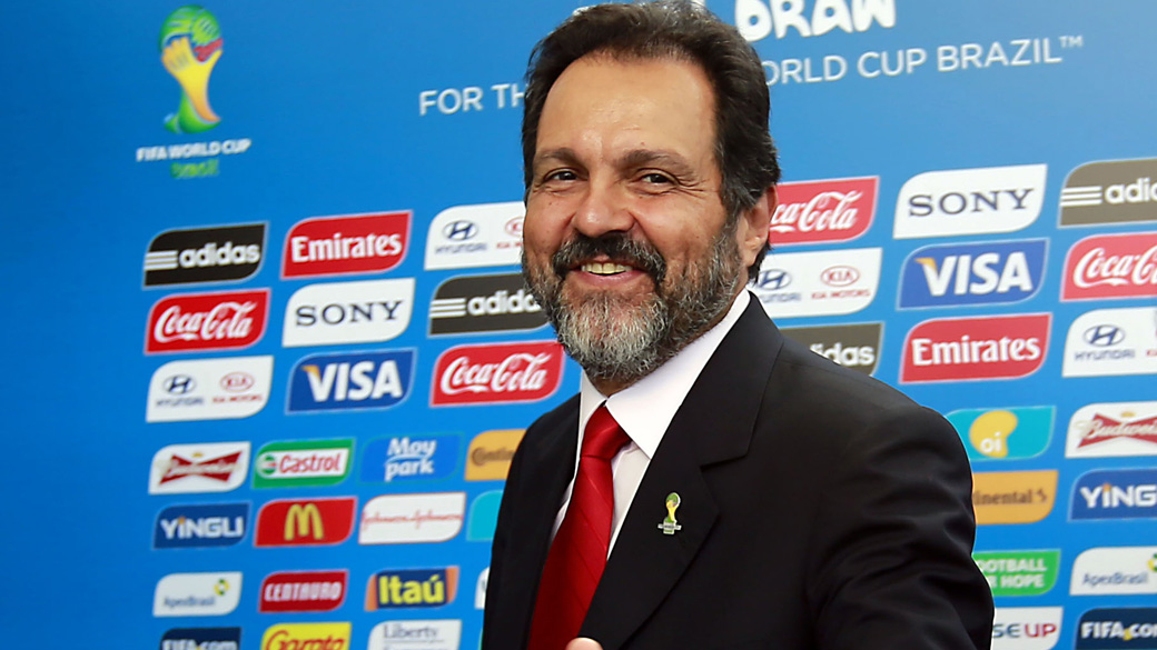 Governador de Brasília, Agnelo Queiroz chega para o sorteio da Copa do Mundo de 2014