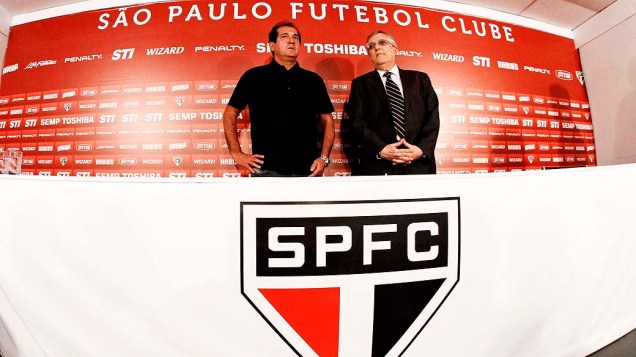 O vice-presidente de futebol,  João Paulo de Jesus Lopes apresenta o novo técnico do São Paulo, Muricy Ramalho, no CT da Barra Funda, zona Oeste de São Paulo