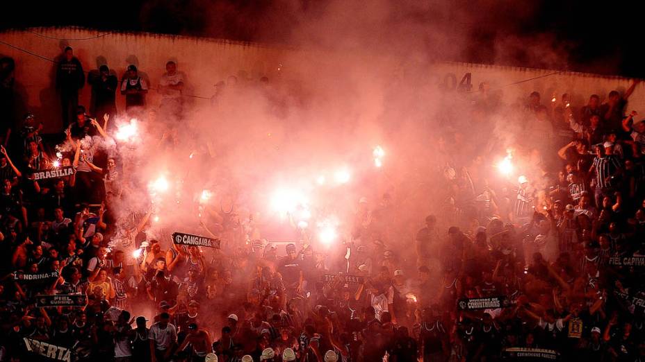 Torcida do Corinthians comemora a conquista do Campeonato Paulista