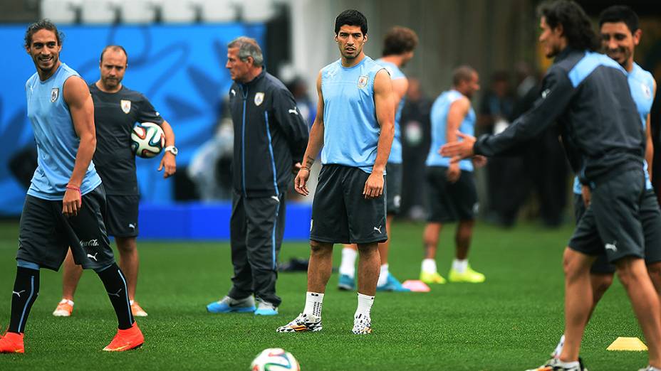 Luis Suárez durante treino da seleção uruguaia na véspera da partida contra a Inglaterra no Itaquerão, em São Paulo