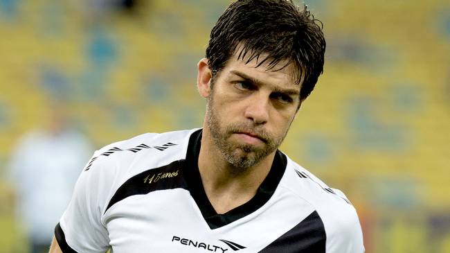 Juninho Pernambucano do Vasco no jogo contra o Fluminense, pelo Campeonato Brasileiro, no Maracanã