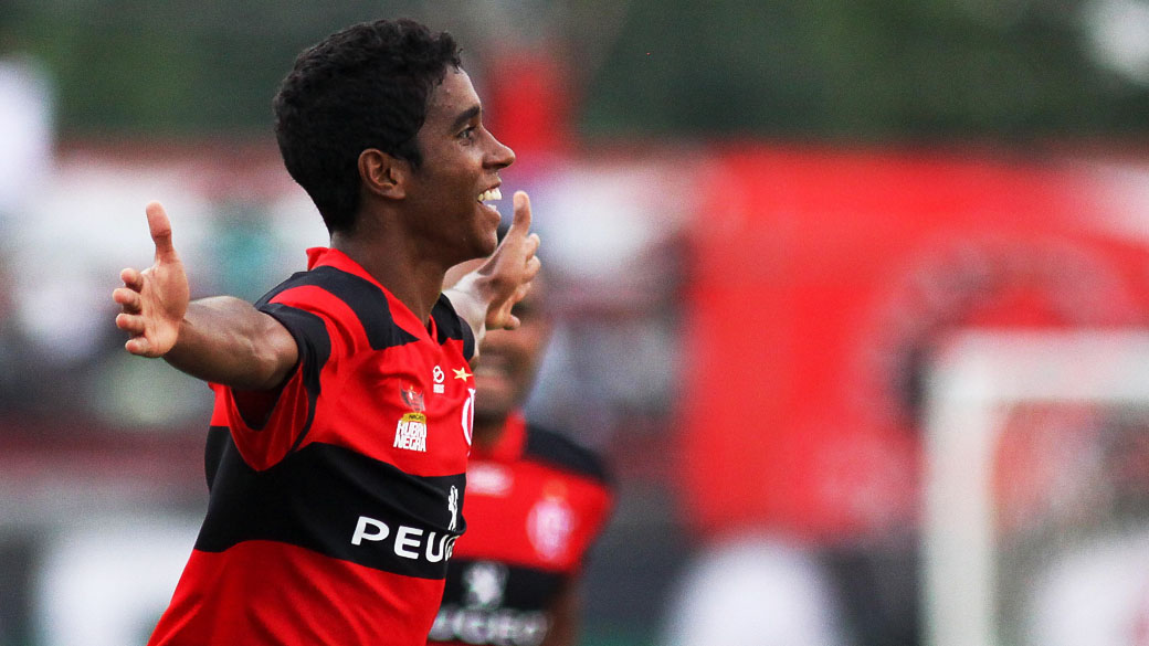 Gabriel comemora gol de empate do Flamengo, mas Audax marcou 2 a 1