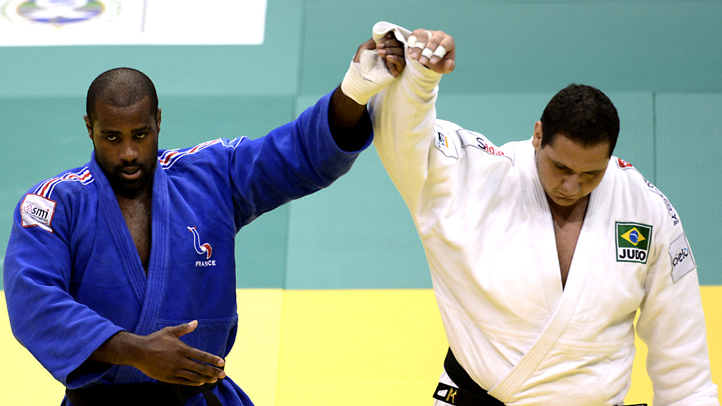 Brasileiro Rafael Silva perde para o francês Teddy Riner, na categoria acima dos 100 kg, no Mundial de Judô no Rio