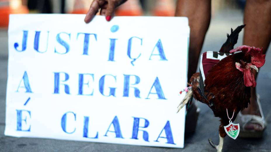 Movimentação em frente ao Superior Tribunal de Justiça Desportiva, no centro do Rio de Janeiro