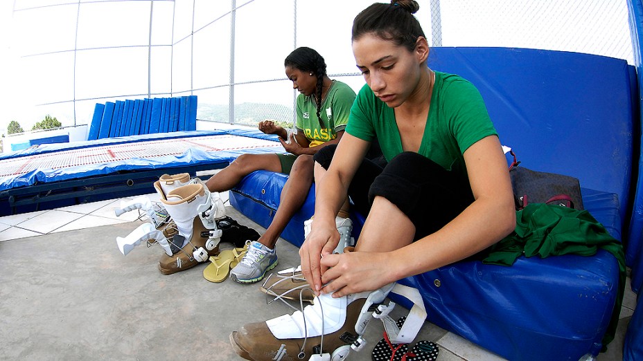 Lais Souza, durante treino de esqui em São Roque (SP), em outubro de 2013