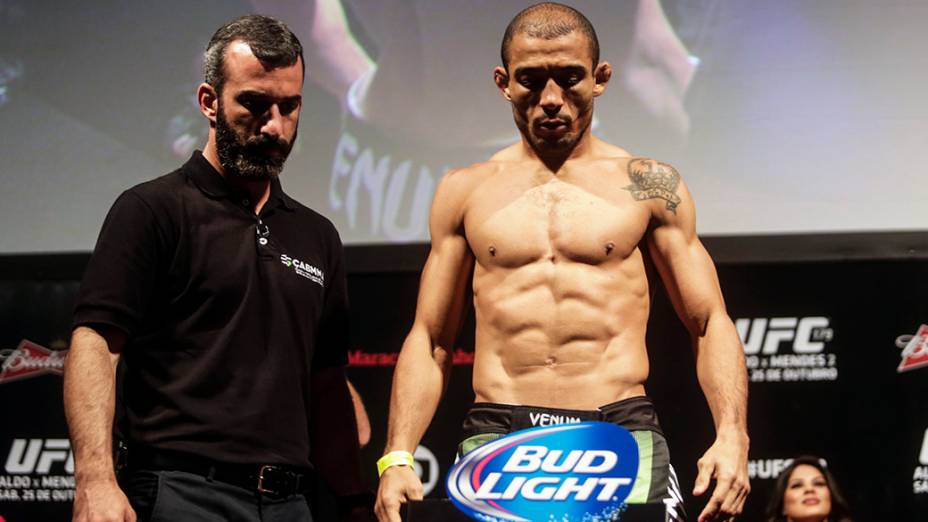 O lutador José Aldo durante a pesagem do UFC 179, no Rio