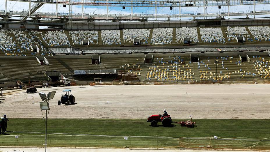 Implantação do novo gramado do Maracanã