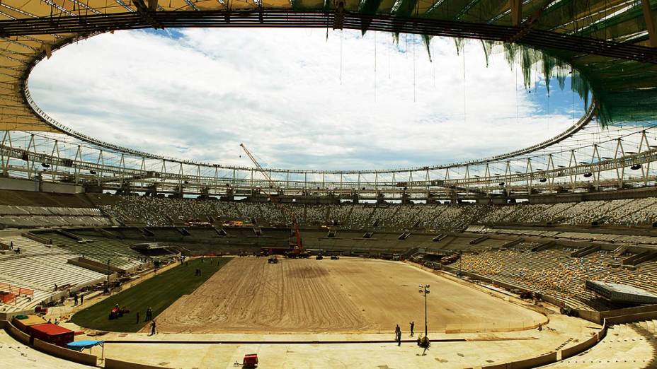 Implantação do novo gramado do Maracanã