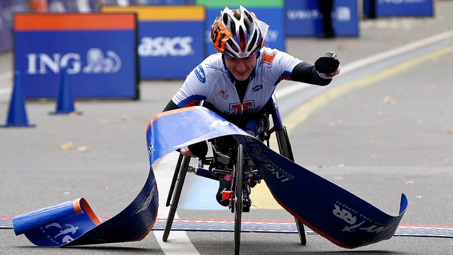 Tatyana McFadden vence a prova de cadeira de rodas das mulheres da Maratona de Nova York