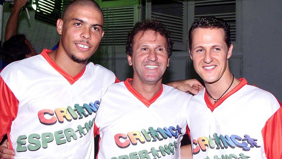 Ronaldo, Zico e Schumacher durante amistoso promovido pela Unicef no Rio de Janeiro, em 2001