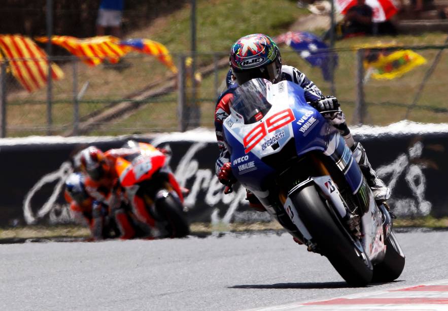 Jorge Lorenzo da Espanha lidera a corrida seguido por seus compatriotas Danni Pedrosa e Marc Márquez, durante o Grande Prêmio de MotoGP da Catalunha, em Barcelona