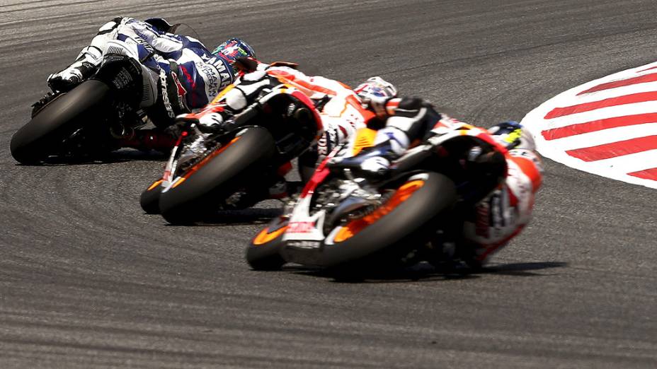 Jorge Lorenzo da Espanha lidera desde a primeira volta durante o Grande Prêmio de MotoGP da Catalunha, em Barcelona