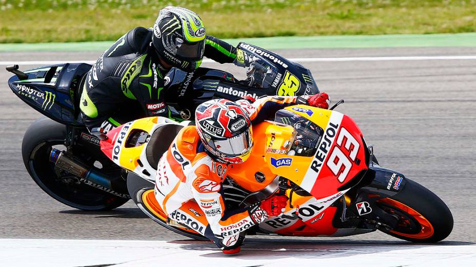 Marc Marquez ultrapassa Cal Crutchlow