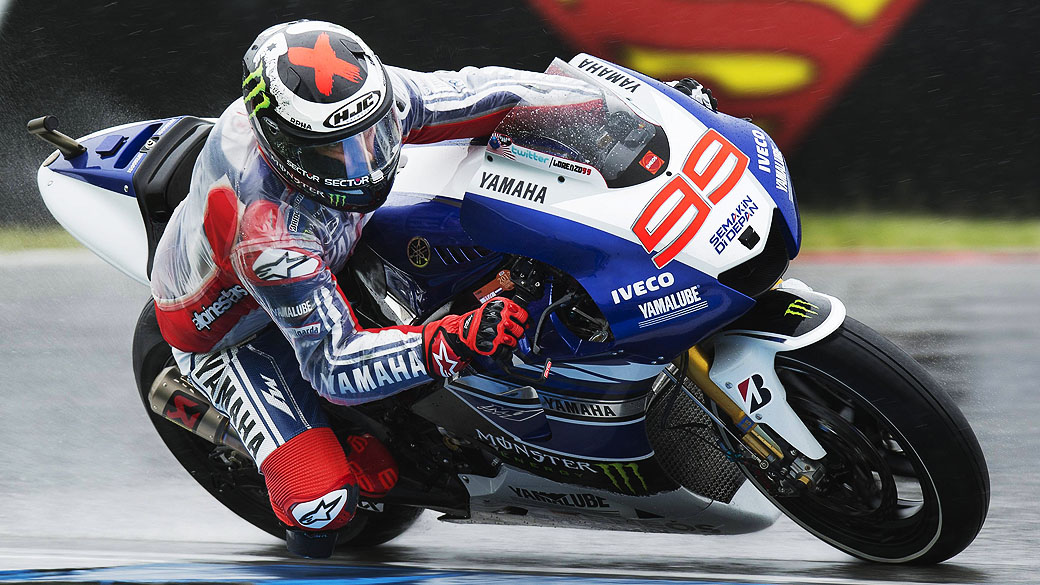 Piloto espanhol Jorge Lorenzo durante a sessão de treinos livres do Grande Prêmio da Holanda, em Assen, nesta quinta-feira (27)