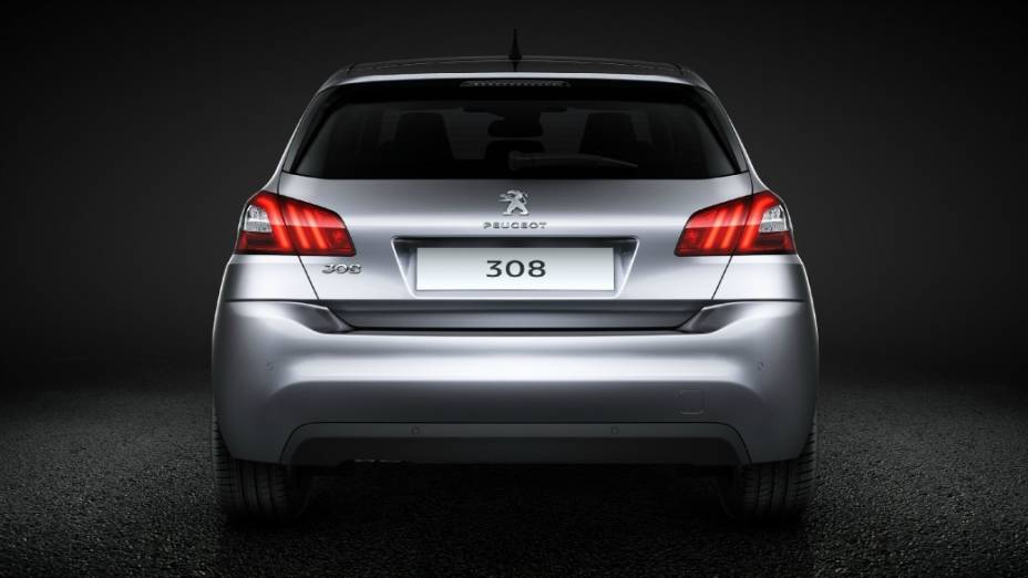 Peugeot 308 enfrenta mais uma renovação e visual se aproxima do novo compacto 208