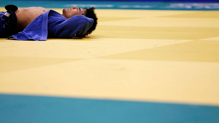 O brasileiro Charles Chibana perdeu a disputa do bronze para o japonês Masaaki Fukuoka, no Mundial de Judô disputado no ginásio do Maracanãzinho, nesta terça-feira (27)