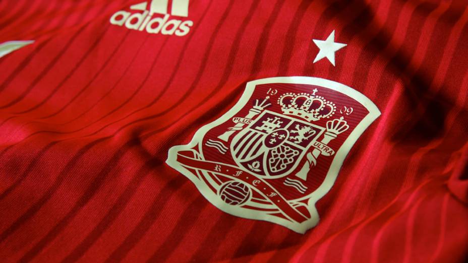 Nova camisa da Espanha para a Copa do Mundo 2014: vermelho predominante