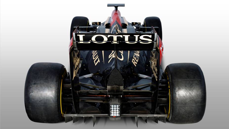 Lotus apresenta novo carro 2013