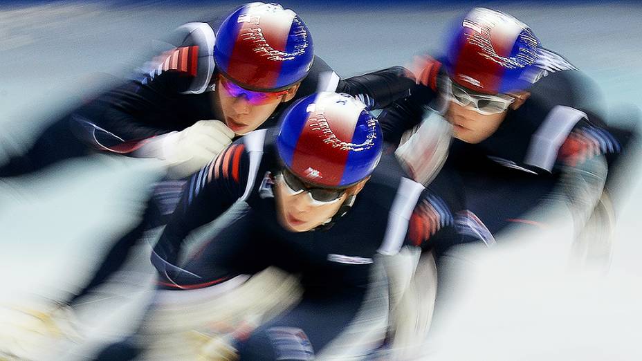 Equipe sul-coreana de patinação no gelo treina antes da abertura das Olimpíadas de Inverno 2014 em Sochi, na Rússia