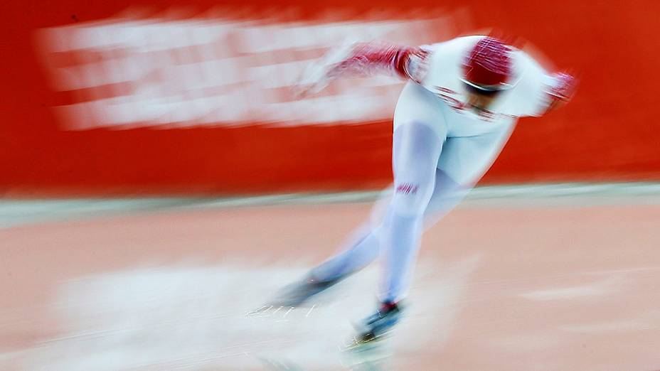 A russa Yekaterina Shikhova durante a competição de patinação de velocidade dos Jogos Olímpicos de Inverno de Sochi-2014