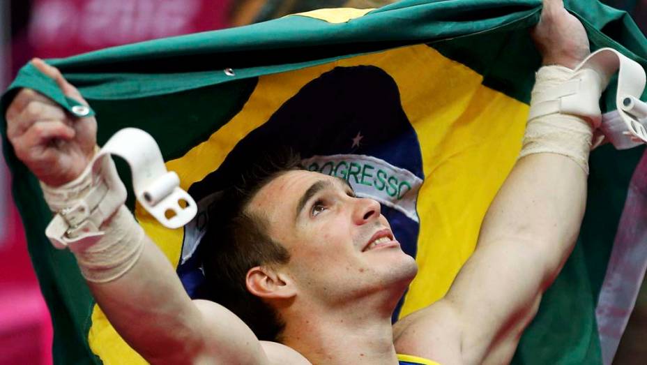 O brasileiro Arthur Zanetti comemora medalha de ouro nos Jogos Olímpicos de Londres, em 06/08/2012
