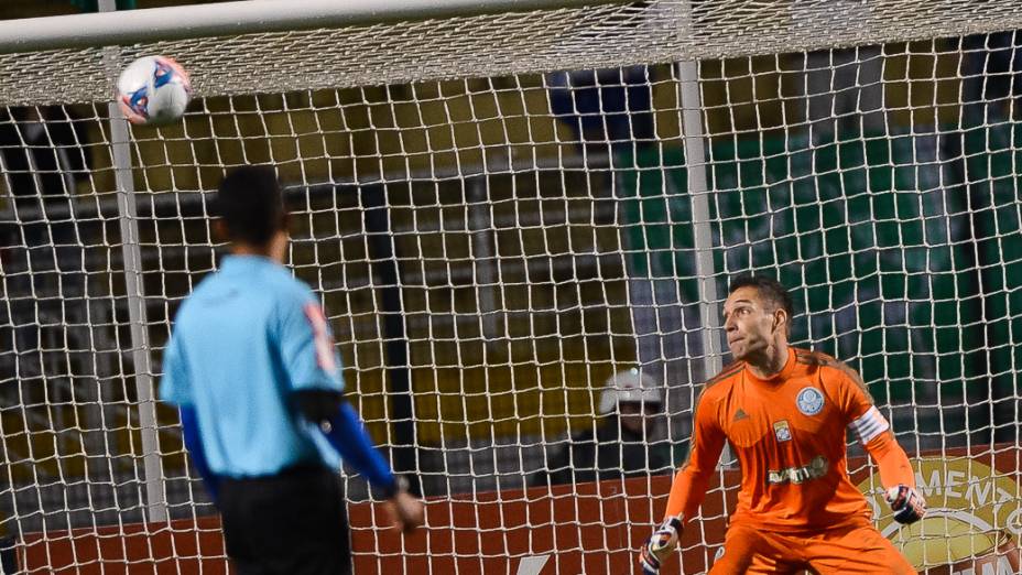 Partida entre Palmeiras e Chapecoense pelo Brasileirão série b no estádio Pacaembu em São Paulo, nesta terça-feira (03)