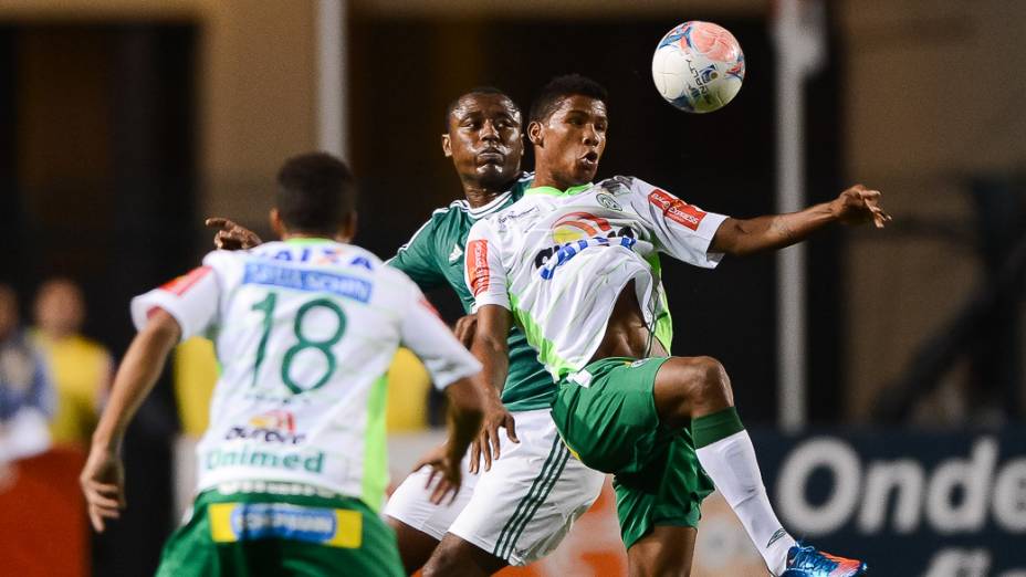 Partida entre Palmeiras e Chapecoense pelo Brasileirão série b no estádio Pacaembu em São Paulo, nesta terça-feira (03)