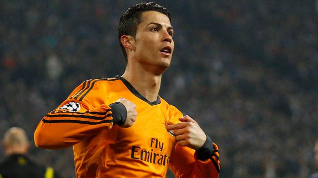 Jogador Cristiano Ronaldo, do Real Madri, comemora gol contra o Schalke 04, pela Liga dos Campeões, na Alemanha