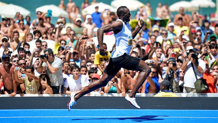 Usain Bolt durante desafio de 150 metros em Copacabana, Rio de Janeiro