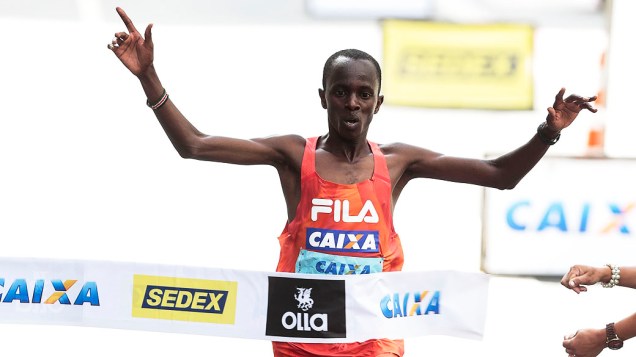 Edwin Kipsang Rotich vence a 89ª Corrida de São Silvestre