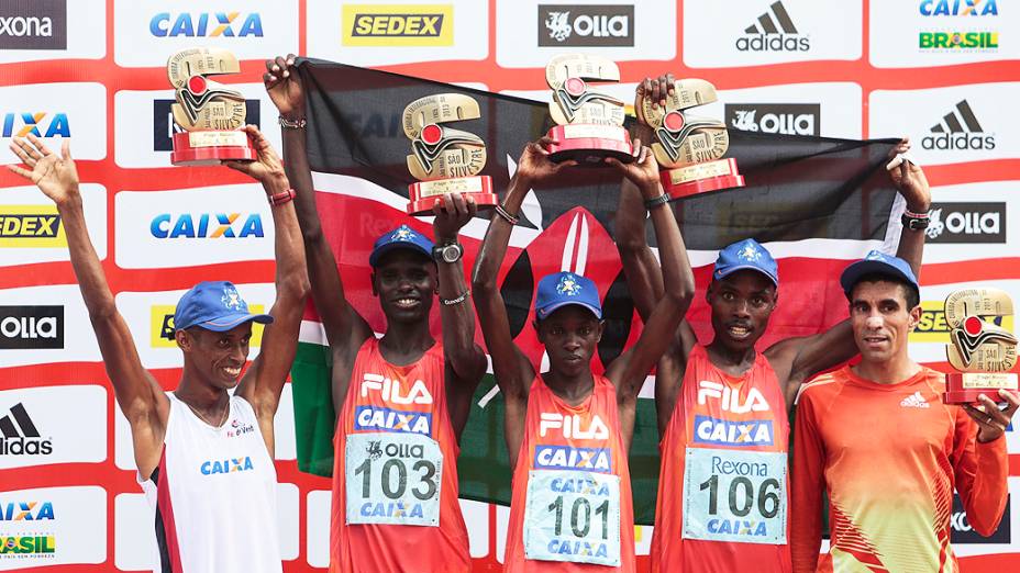 Pódio masculino na 89ª Corrida de São Silvestre