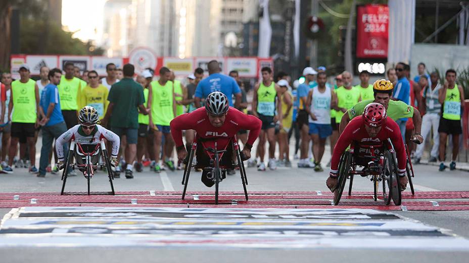 Largada dos Cadeirantes na 89ª Corrida de São Silvestre