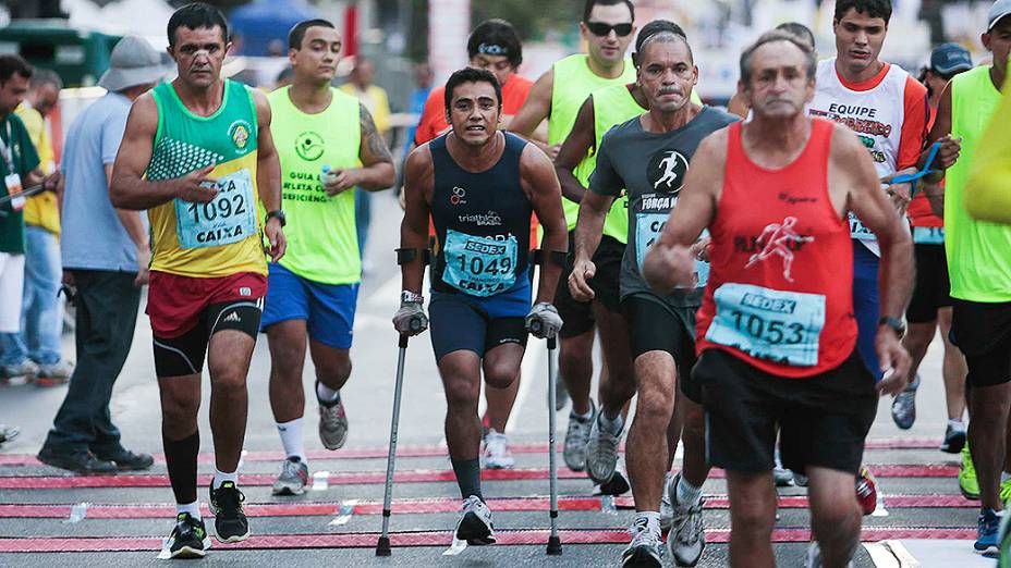 Largada das pessoas com deficiência na 89ª Corrida de São Silvestre