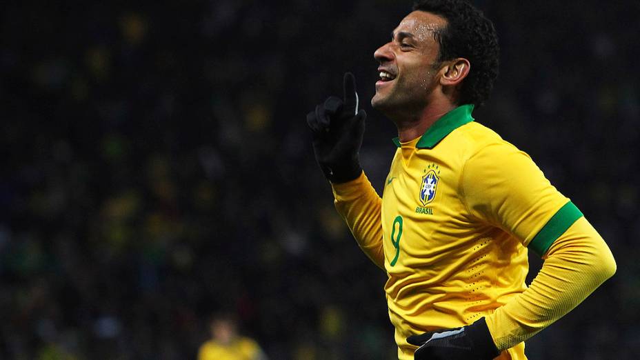 Fred comemora após marcar o primeiro gol do amistoso entre Brasil e Itália