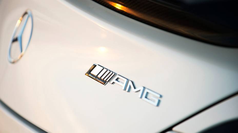Versão Black Series do supercupê SLS AMG é equipada com um motor V8 de 631 cv