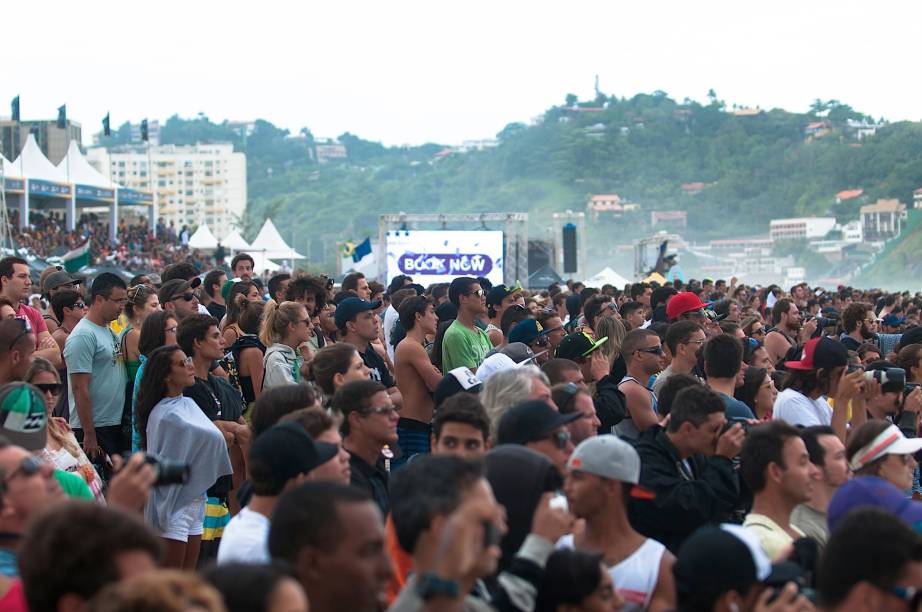 Público na praia da Barra da Tijuca durante o Billabong Pro Rio 2014