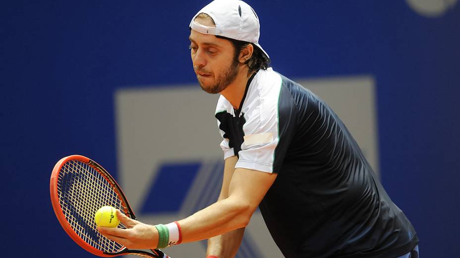 Paolo Lorenzi em ação nas semifinais do Brasil Open 2014 no Ginásio do Ibirapuera, em São Paulo